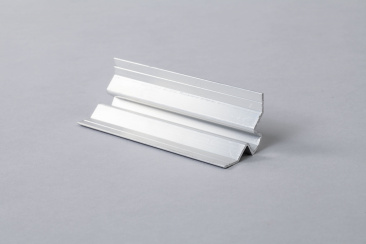 4404 ALU Support aluminium, grande rigidit&eacute; permettant de solidariser les cloisons